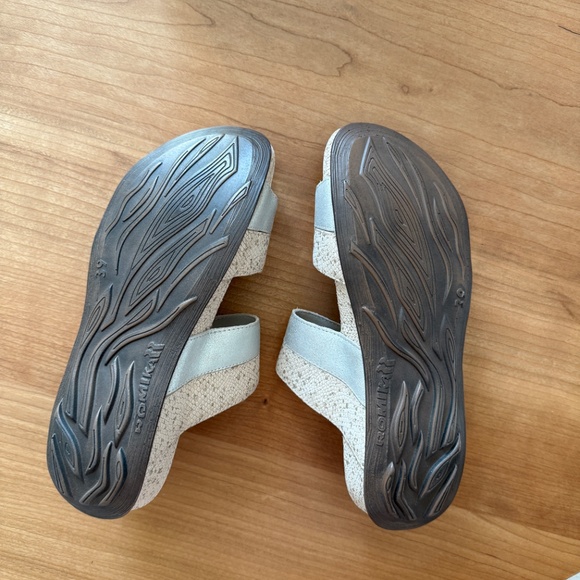 Romika Fidschi 22 Sandal in Gold Combo (Size 8) - Picture 4 of 6